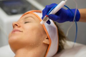 kobieta w trakcie oxybrazji